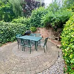 Spacious Two Bedroom House - Tm