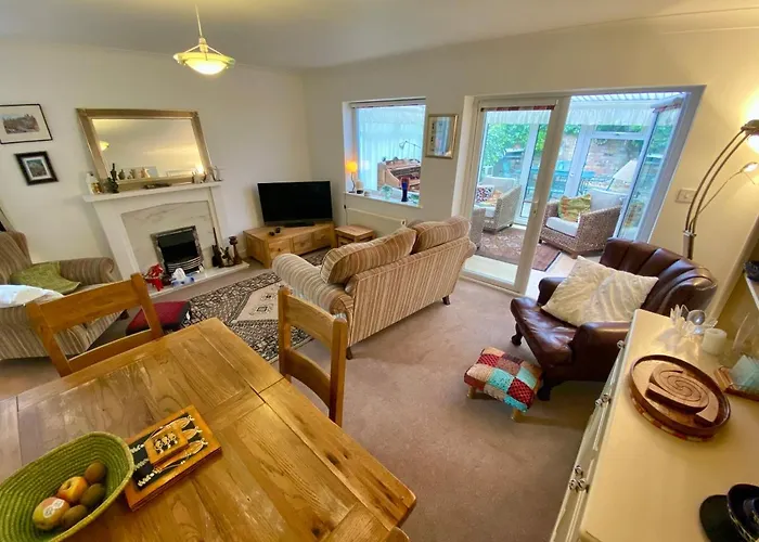 Spacious Two Bedroom House - Tm