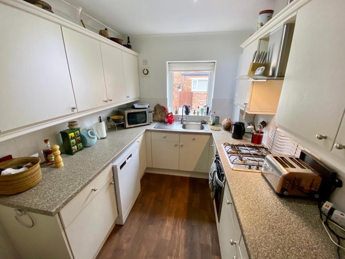 Spacious Two Bedroom House - Tm Holiday home Southport