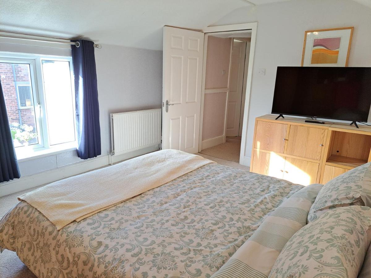 Executive - Ar * Southport