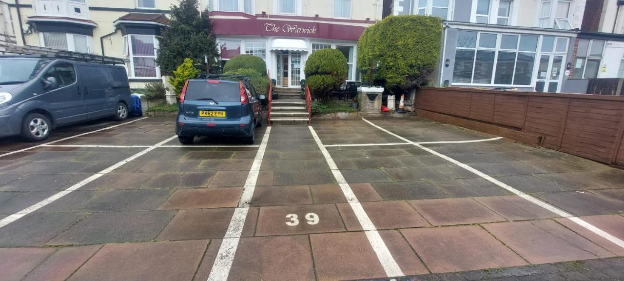 The Warwick Guest house Southport
