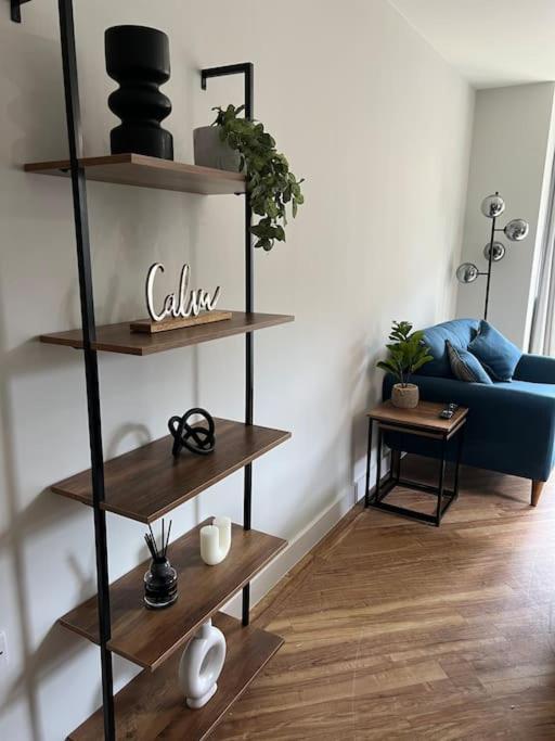 In Birkdale - 2 Bedrooms Apartment *