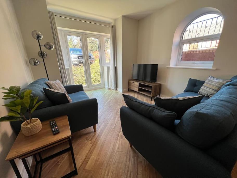 Apartment In Birkdale - 2 Bedrooms *
