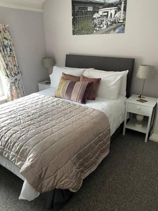 Rooms@ Remedy 2 Bedroom Apartment *
