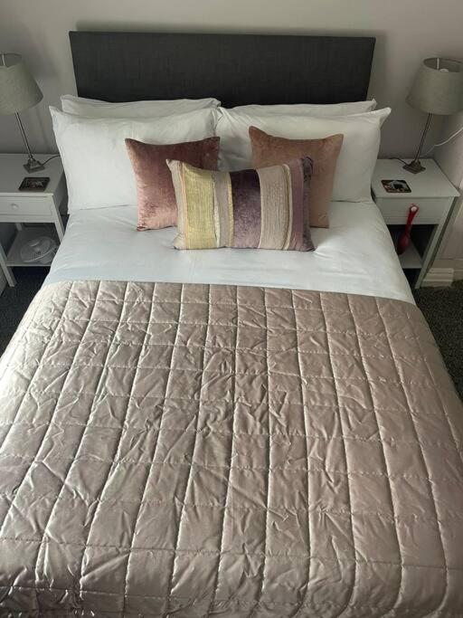 Rooms@ Remedy 2 Bedroom * Southport