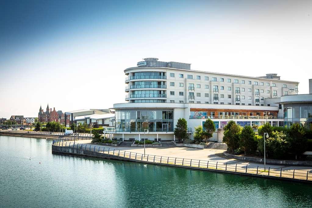 Waterfront Hotel *