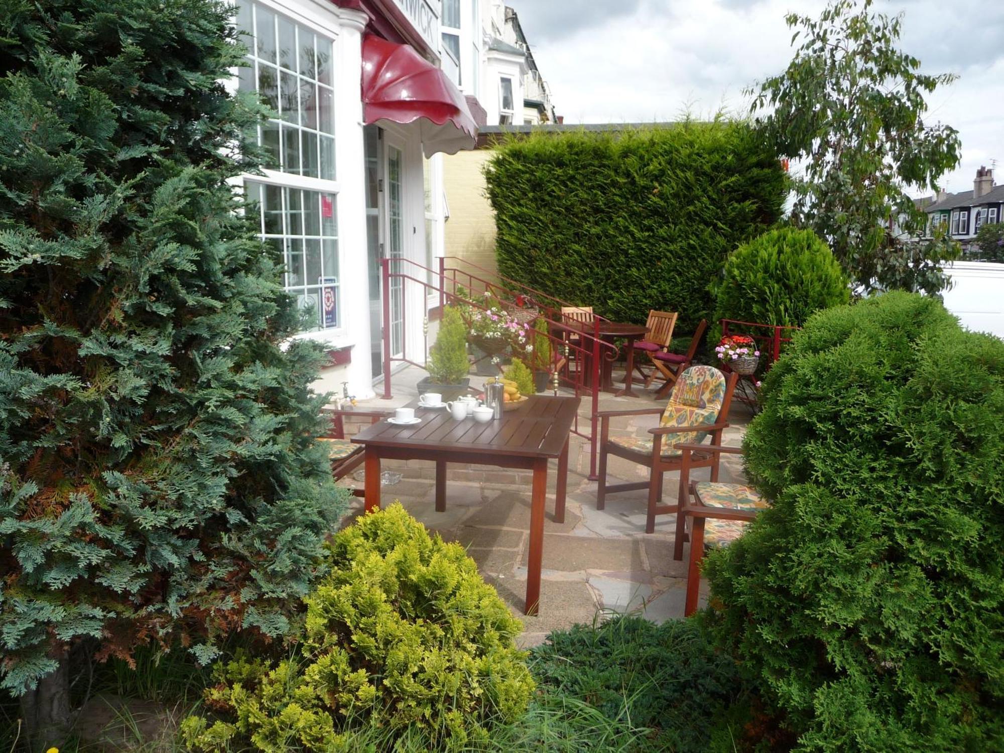 Guest house The Warwick Southport