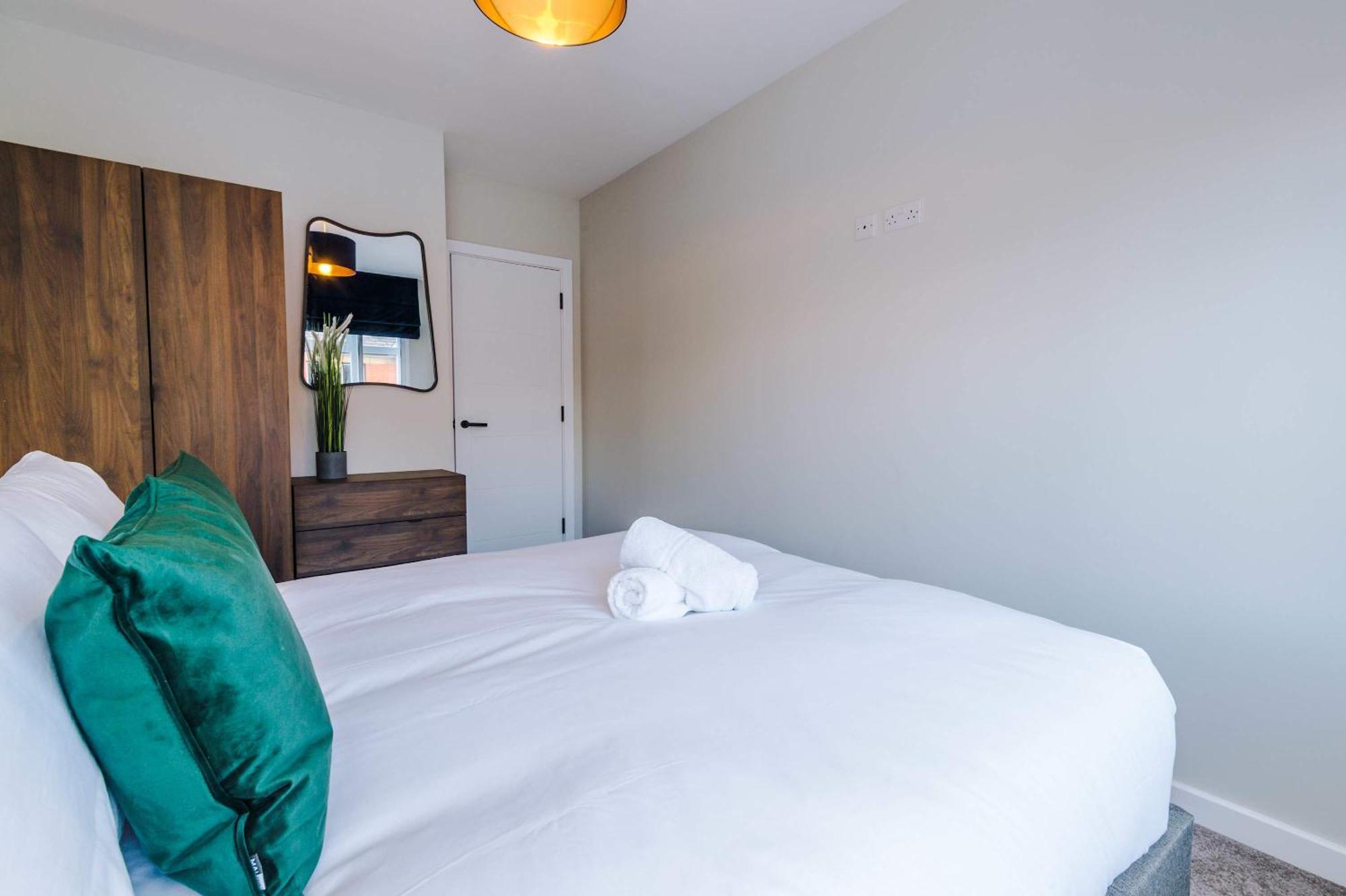 Spacious 1 Bedroom In Centre Apartment