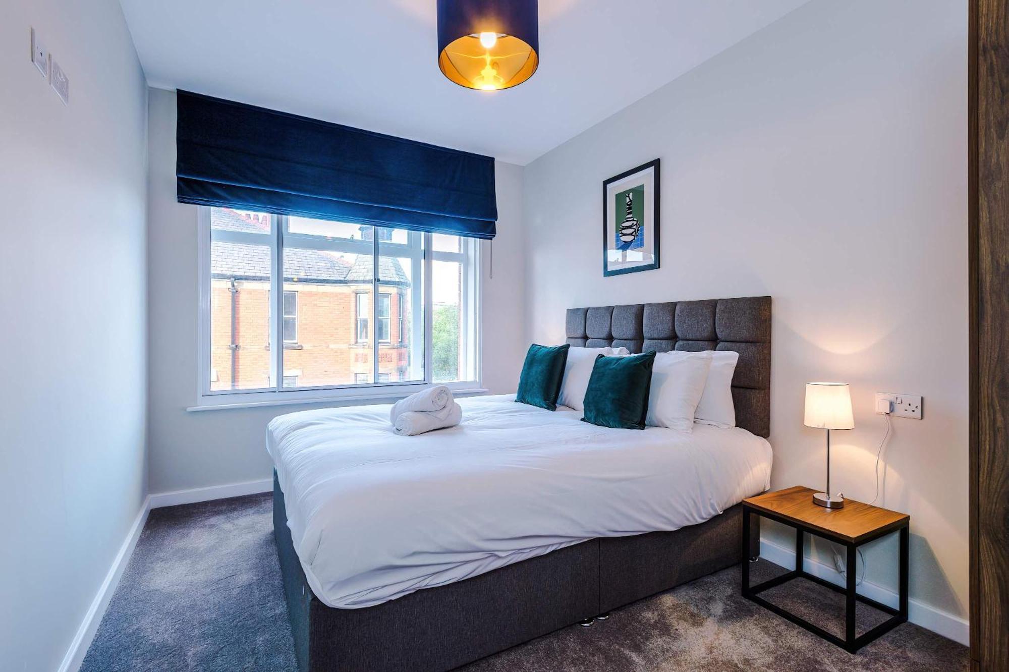 Spacious 1 Bedroom In Centre Apartment *