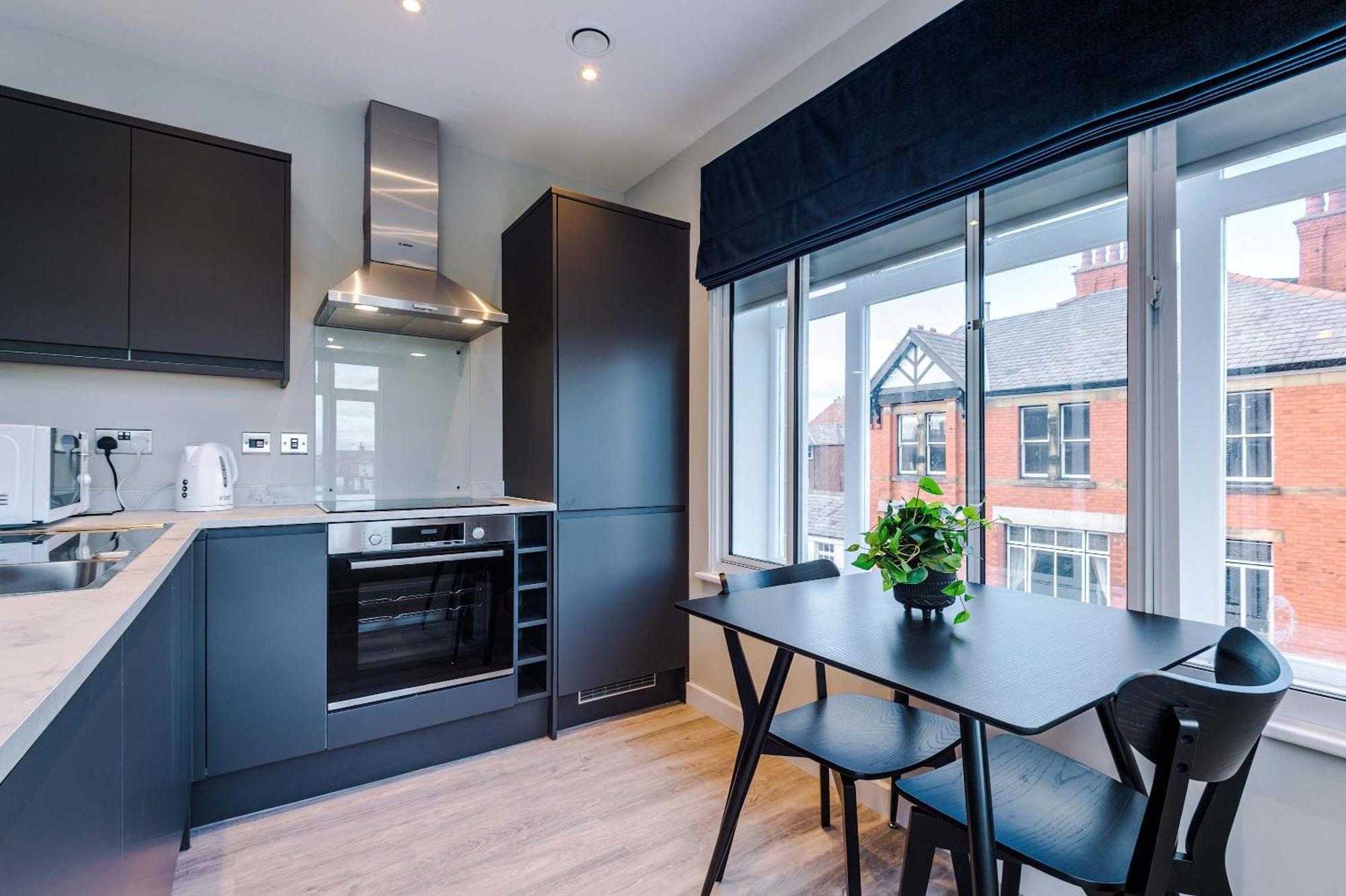 Spacious 1 Bedroom In Centre Apartment Southport