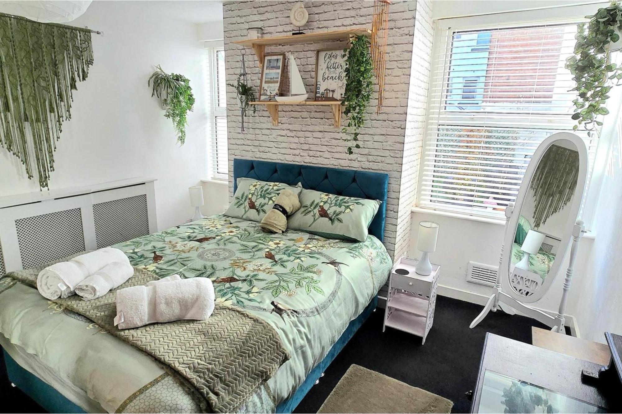 The Hideaway Cottage Feel Patio Central Parking