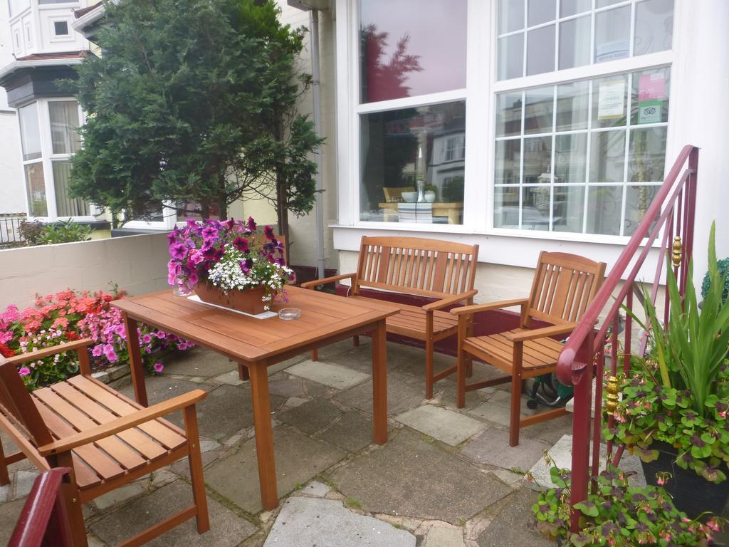 The Warwick Guest house 4*