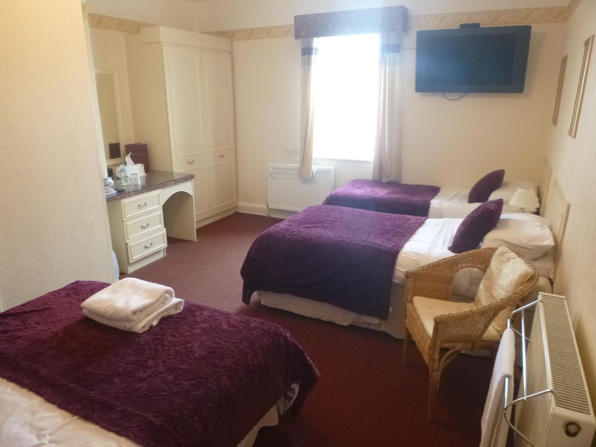 The Warwick Guest house Southport