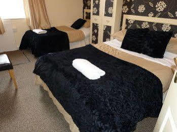 Guest house The Warwick Southport