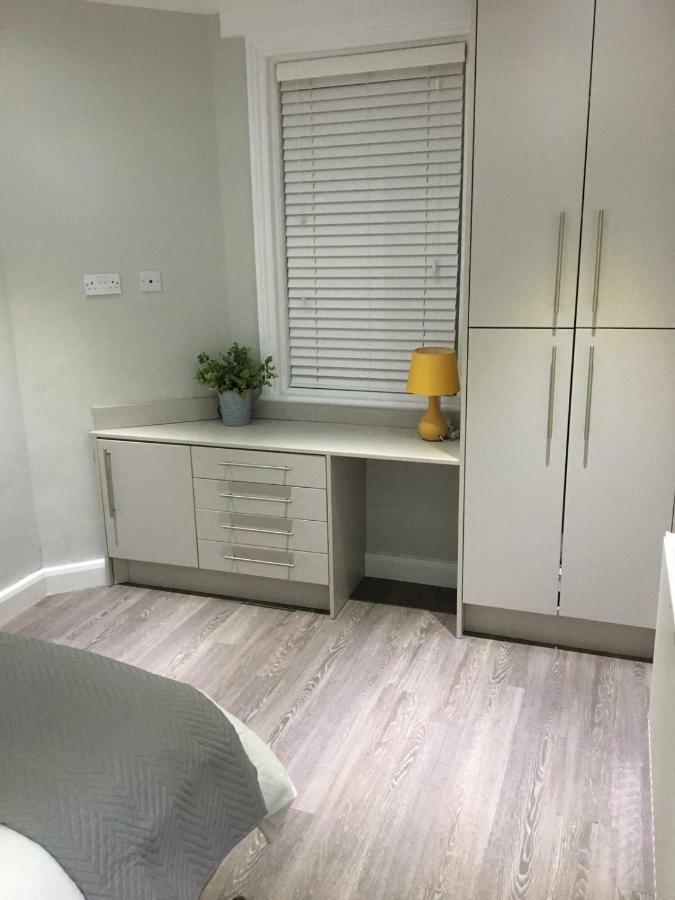 Stanley Street Apartment *