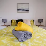 The Eden Warehouse - Gold Apartment, Sleeps 6