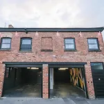 The Eden Warehouse - Gold Apartment, Sleeps 6