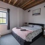The Eden Warehouse - Green Apartment, Sleeps 5