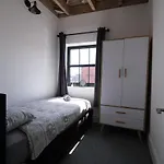 The Eden Warehouse - Green Apartment, Sleeps 5
