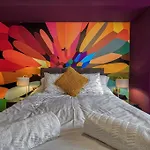 Chic 2 Bedroom Flat Near Southport Beach
