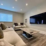Executive Boutique Holiday Home - Cs