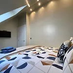 Executive Boutique Holiday Home - Cs