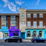 Beautiful 1 Bedroom Apt In The Heart Of Southport