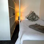 Santiago Suite 3 - A Stylish Southport Apartment