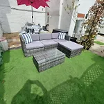The Hideaway Ll Enclosed Garden Quiet Central