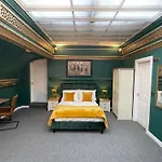 The Orange Suite - Sleeps 4