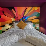 Renaissance 5 - 2 Bedroom Apartment In Southport