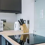 Lovely 2 Bedroom Apartment In Southport Centre