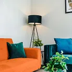 Lovely 2 Bedroom Apartment In Southport Centre
