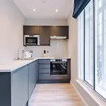 Spacious Studio Apartment In Southport Centre
