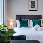 Spacious Studio Apartment In Southport Centre