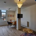 Renaissance 2 - 2Bedroom Flat In Southport