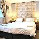 Dukes Folly Hotel