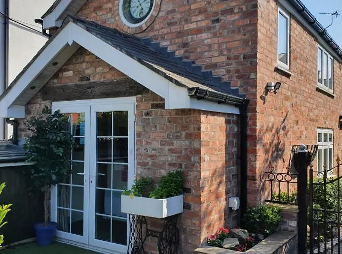The Coach House Holiday Cottage, Southport