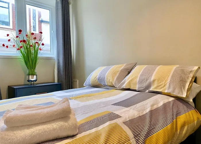 Fabulous 1 Bedroom Apartment - Sleeps 4