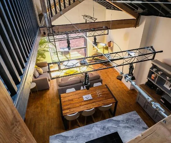 The Eden Warehouse - Gold Apartment, Sleeps 6