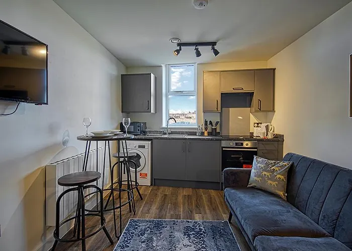 Chic 1 Bedroom Apartment In Southport