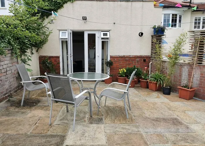 Private Garden Apartment With Secure Parking