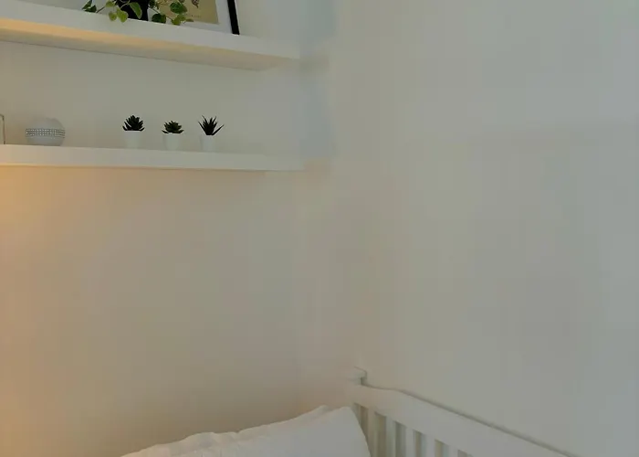 Santiago Suite 3 - A Stylish Southport Apartment