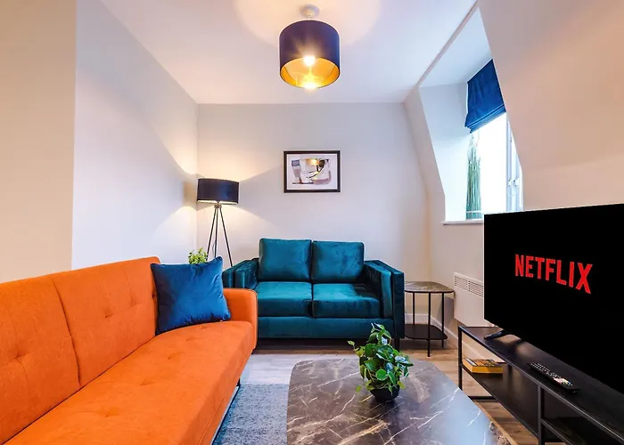 Modern 2 Bedroom Apartment In Southport Centre