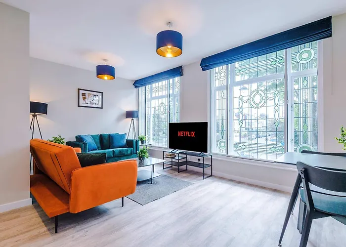 Lovely 2 Bedroom Apartment In Southport Centre