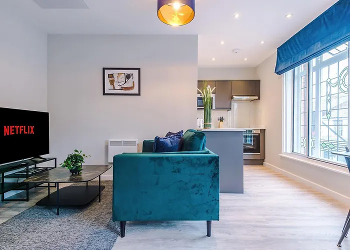 Spacious Studio Apartment In Southport Centre