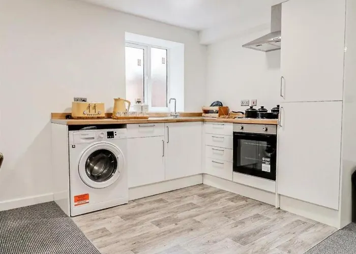 The Green Suite - Sleeps 6 - Three Bedrooms