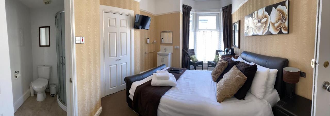 Adelphi 4*