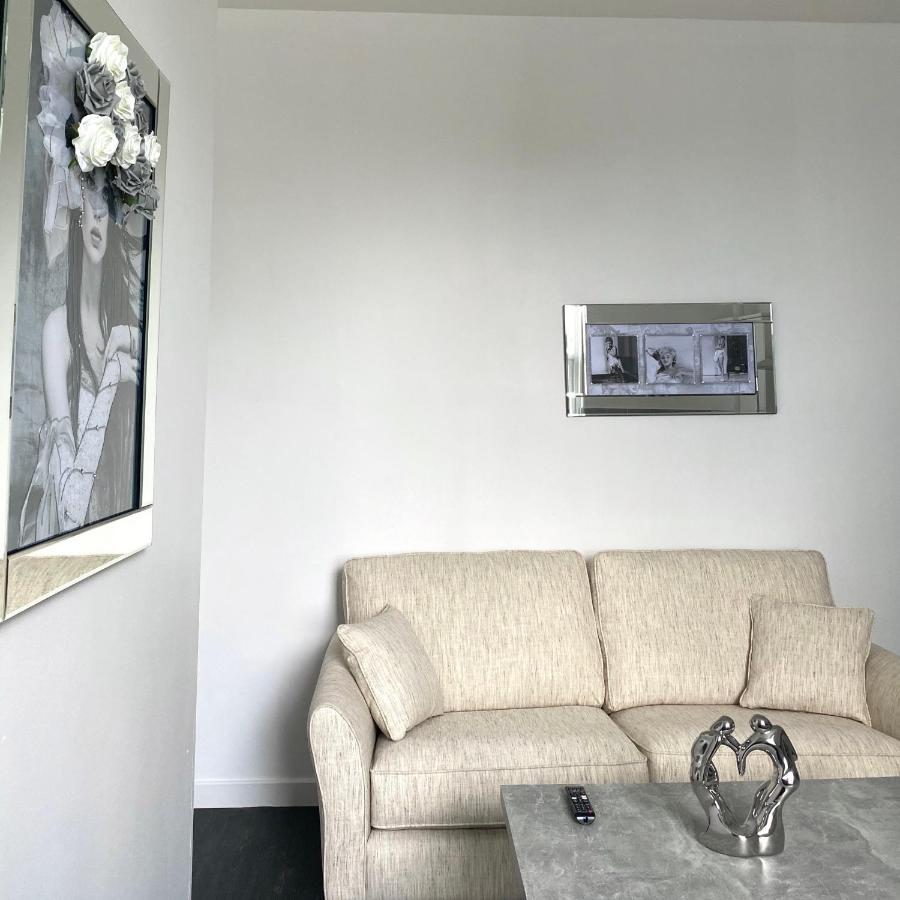 Apartment Part St *