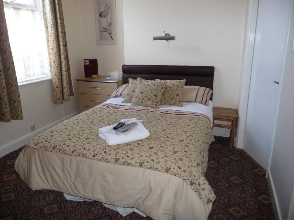 The Warwick Guest house Southport
